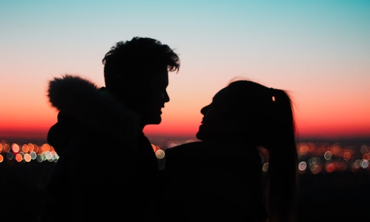 Pareja al atardecer